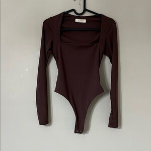 Chic Long Sleeve Bodysuit in Deep Brown